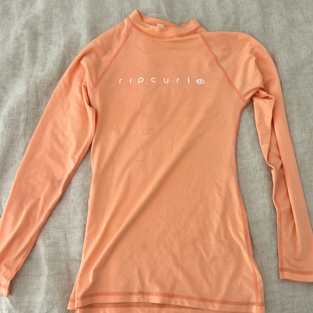 Ripcurl rashguard in coral - size xsmall
